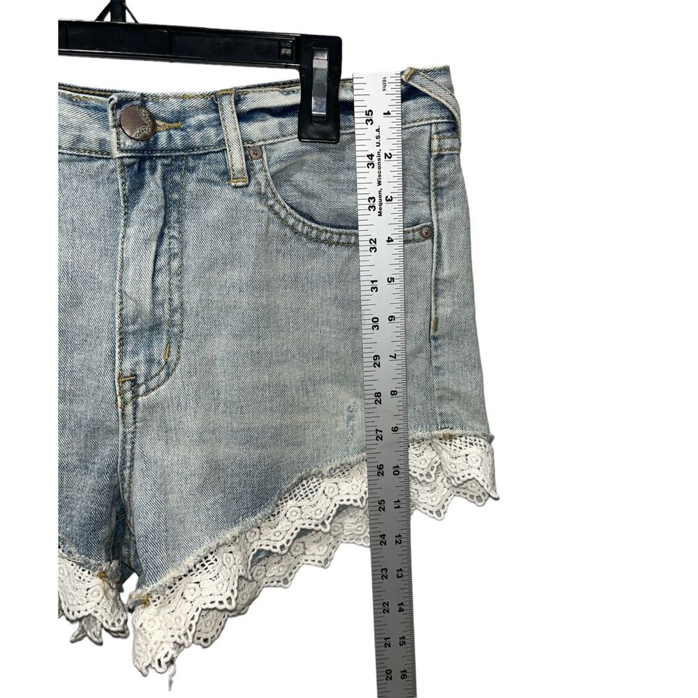 Free People Lacey Cutoff Daisy Wash Distressed Denim Shorts Size 26 Cottagecore - Picture 7 of 10